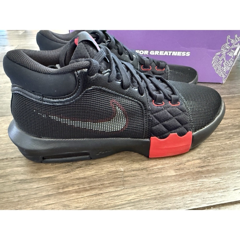 New Nike LeBron Witness 8 Bred Men's Size 10